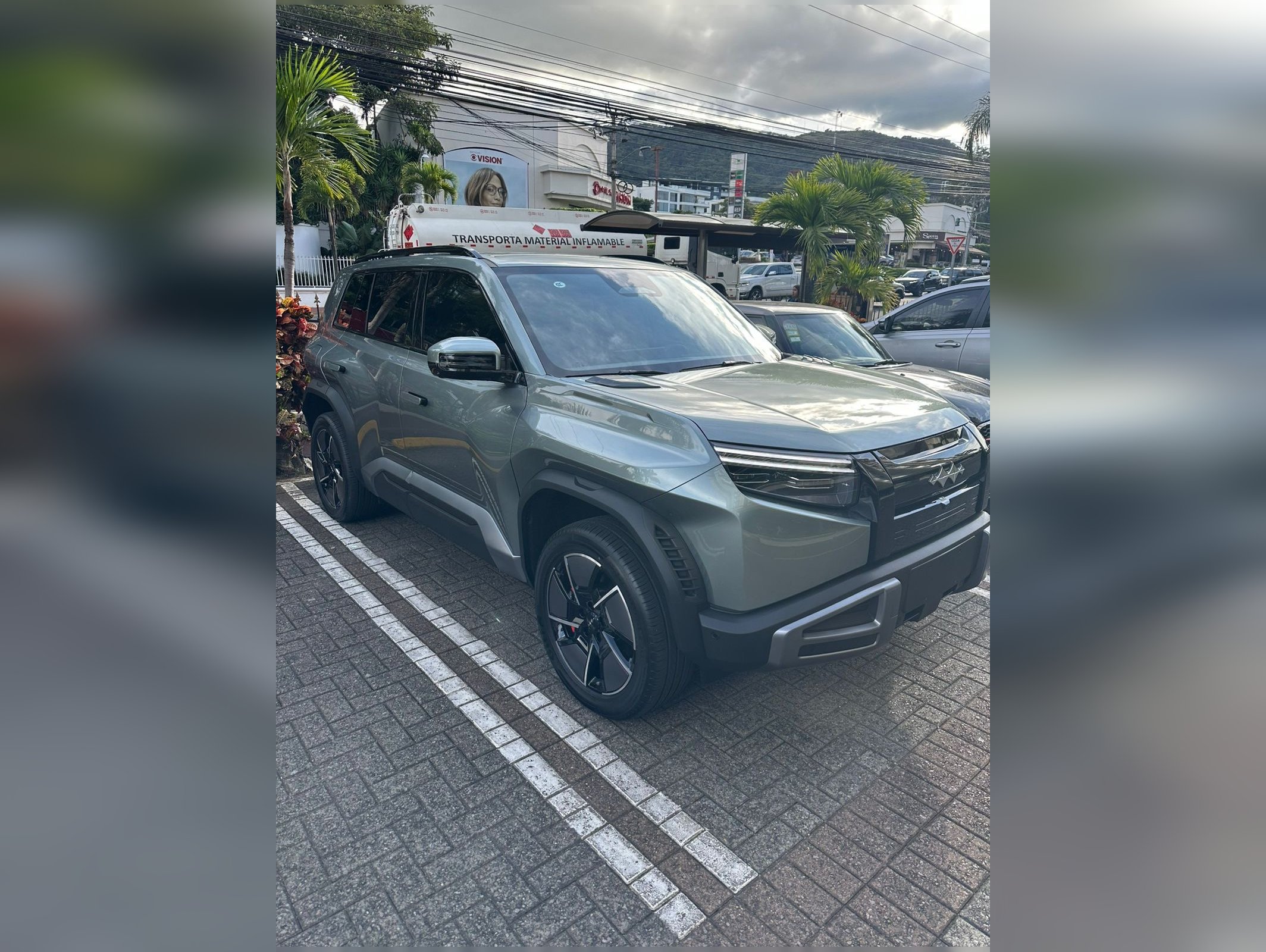 BYD Leopard 3 2025 thumbnail 2