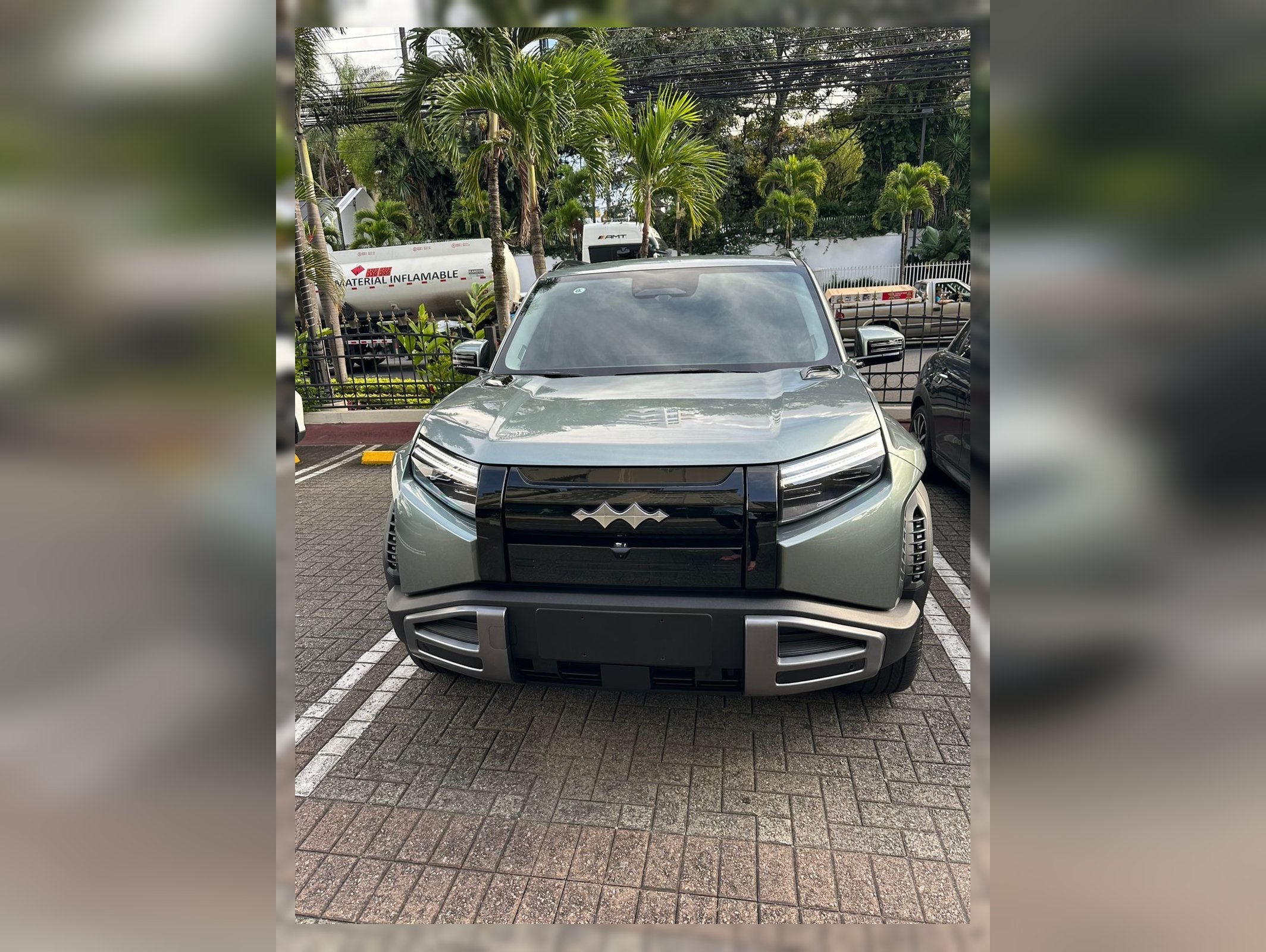 BYD Leopard 3 2025 thumbnail 3